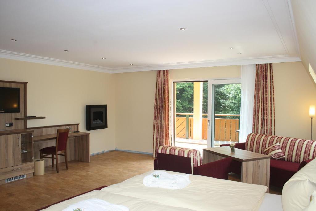Wald-Hotel Heppe Dammbach Стая снимка