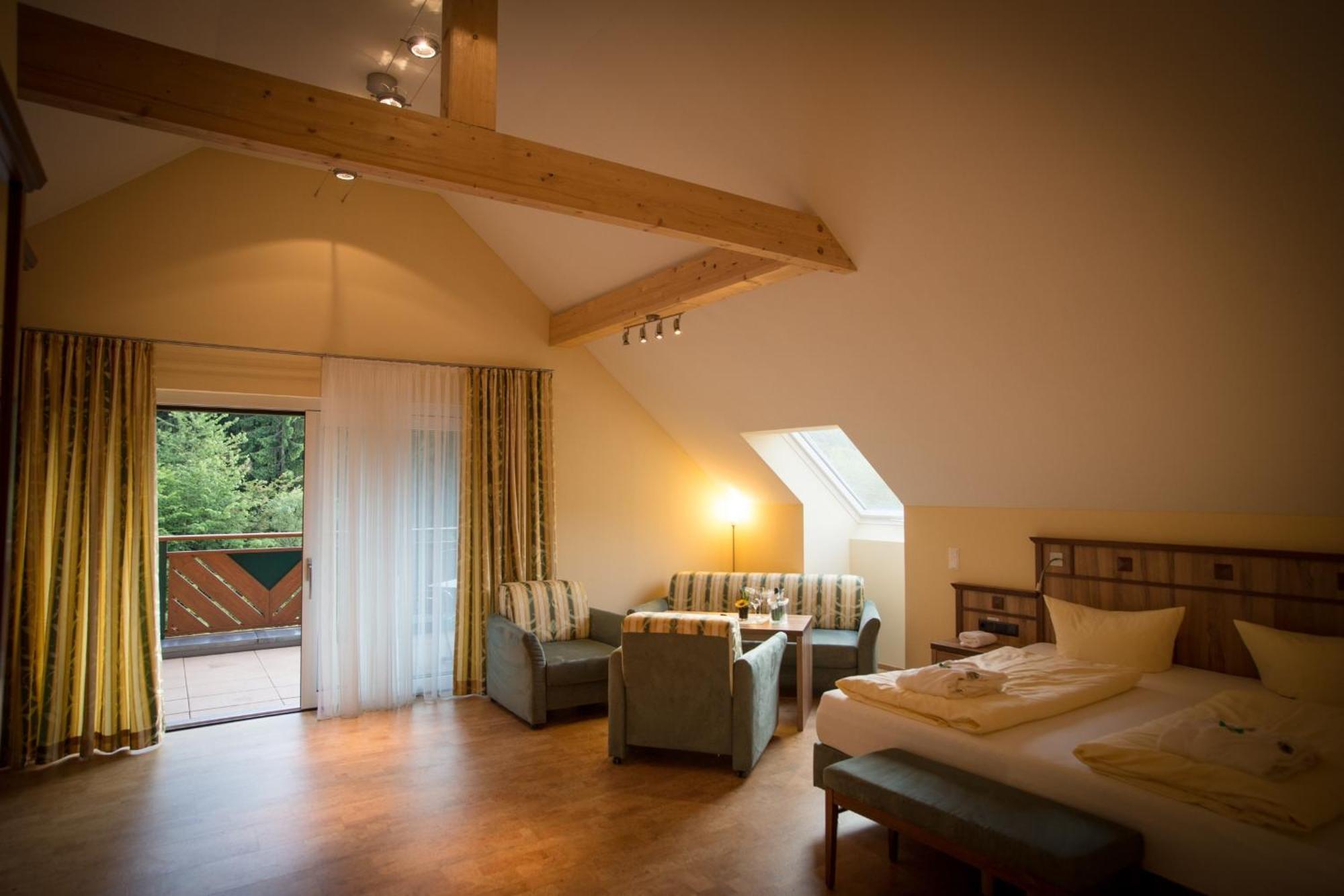 Wald-Hotel Heppe Dammbach Стая снимка
