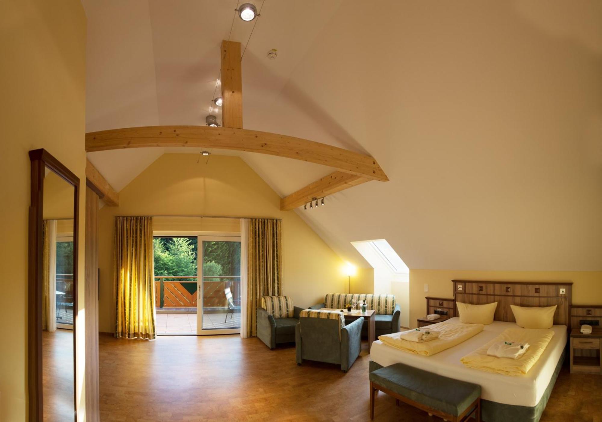 Wald-Hotel Heppe Dammbach Стая снимка