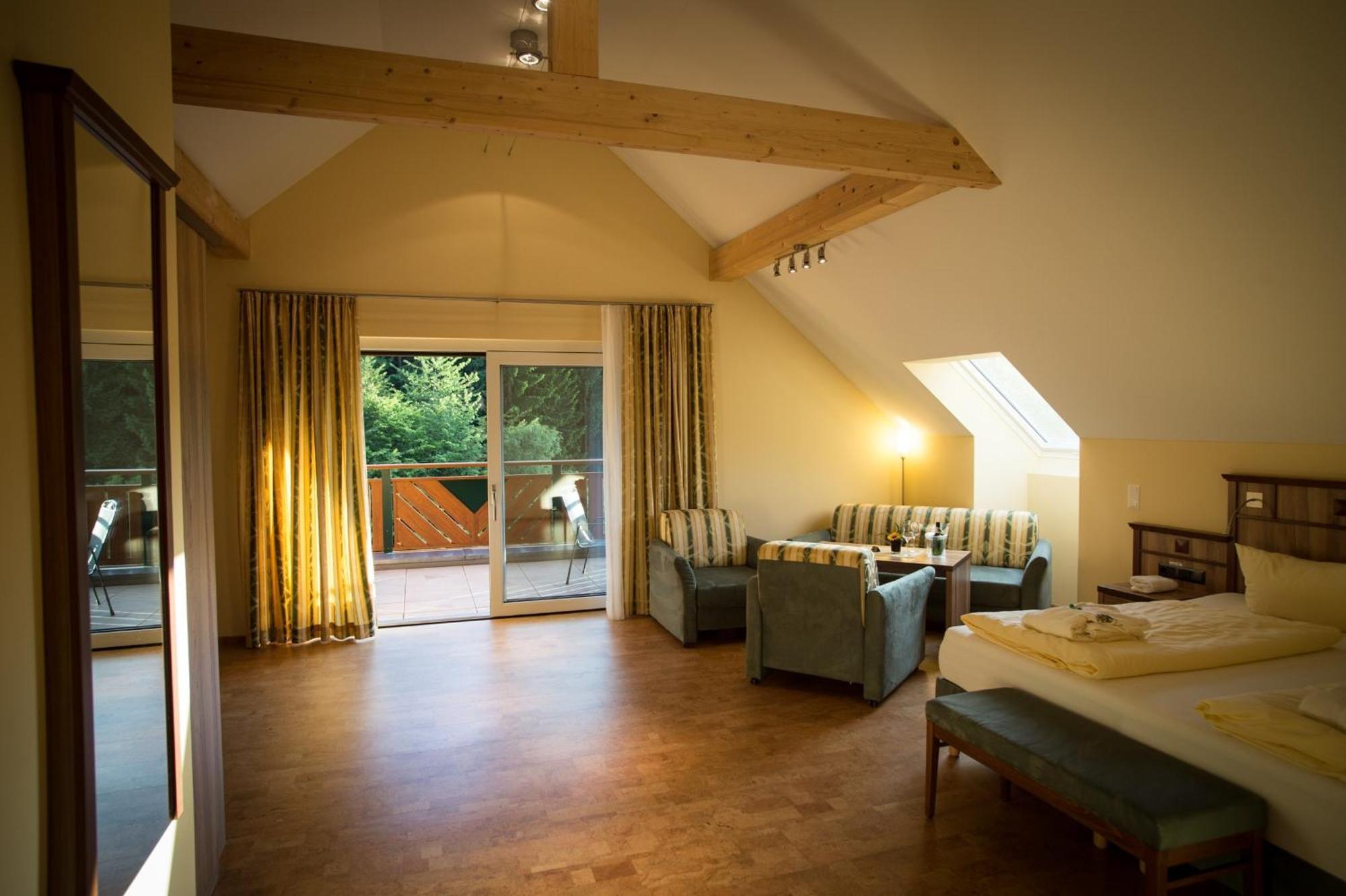 Wald-Hotel Heppe Dammbach Стая снимка